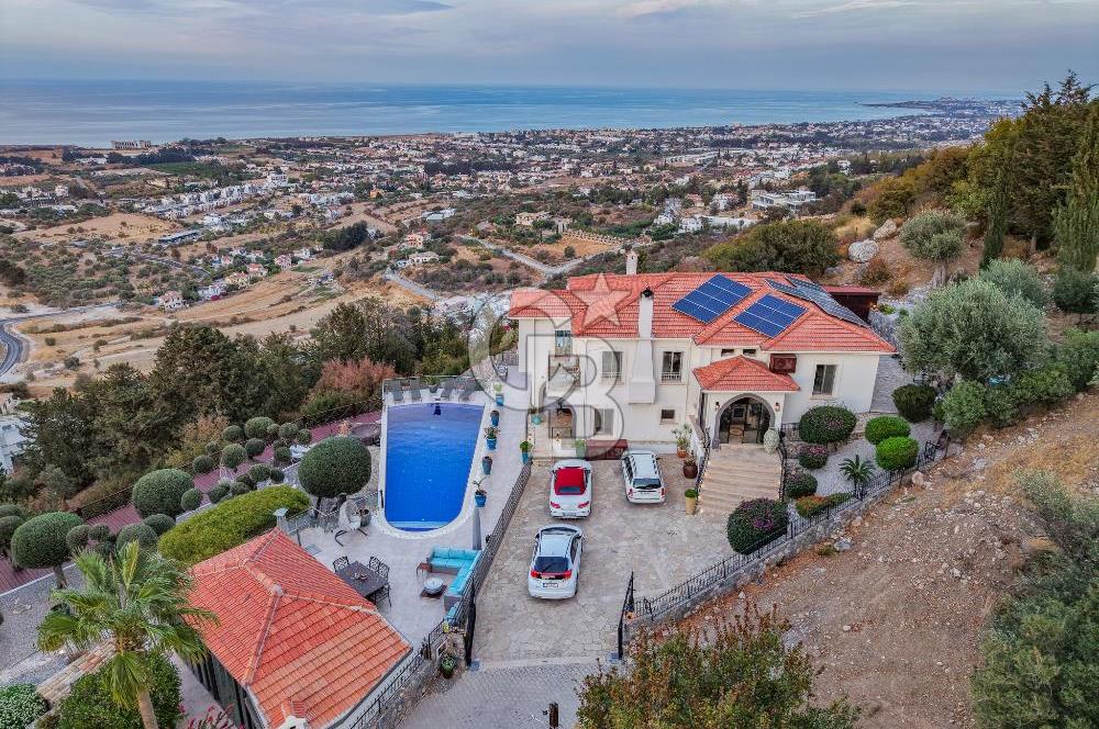 Kıbrıs Girne Karşıyaka'da Deniz Manzaralı Satılık Lüks Villa
