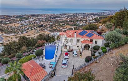 Kıbrıs Girne Karşıyaka'da Deniz Manzaralı Satılık Lüks Villa
