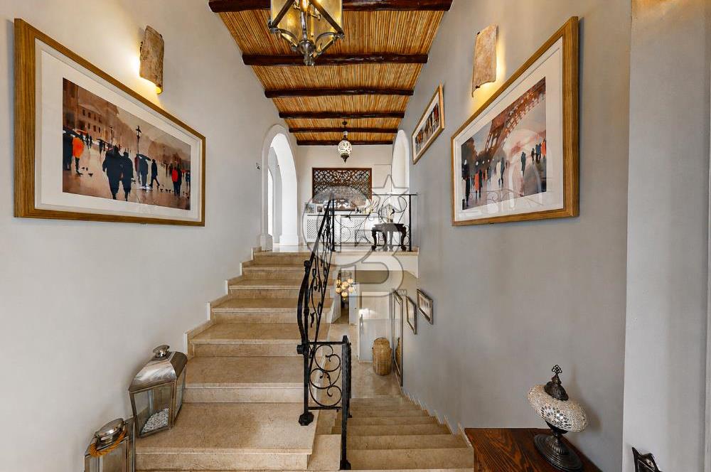 Kıbrıs Girne Karşıyaka'da Deniz Manzaralı Satılık Lüks Villa