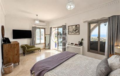 Kıbrıs Girne Karşıyaka'da Deniz Manzaralı Satılık Lüks Villa
