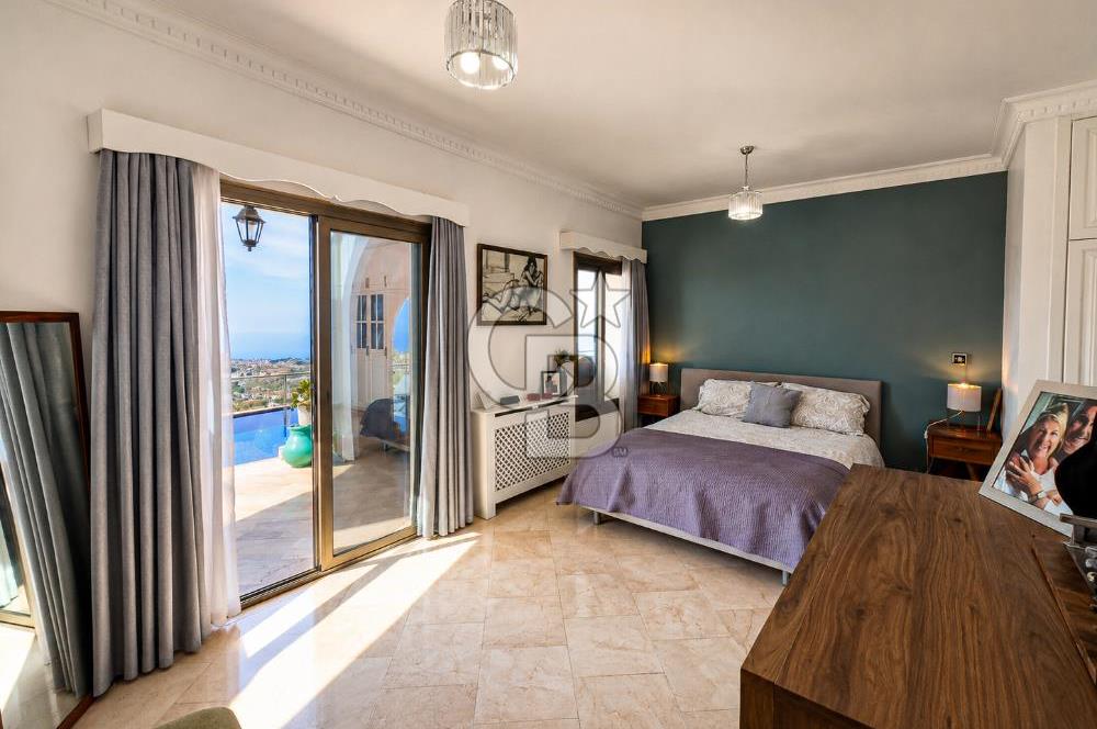 Kıbrıs Girne Karşıyaka'da Deniz Manzaralı Satılık Lüks Villa