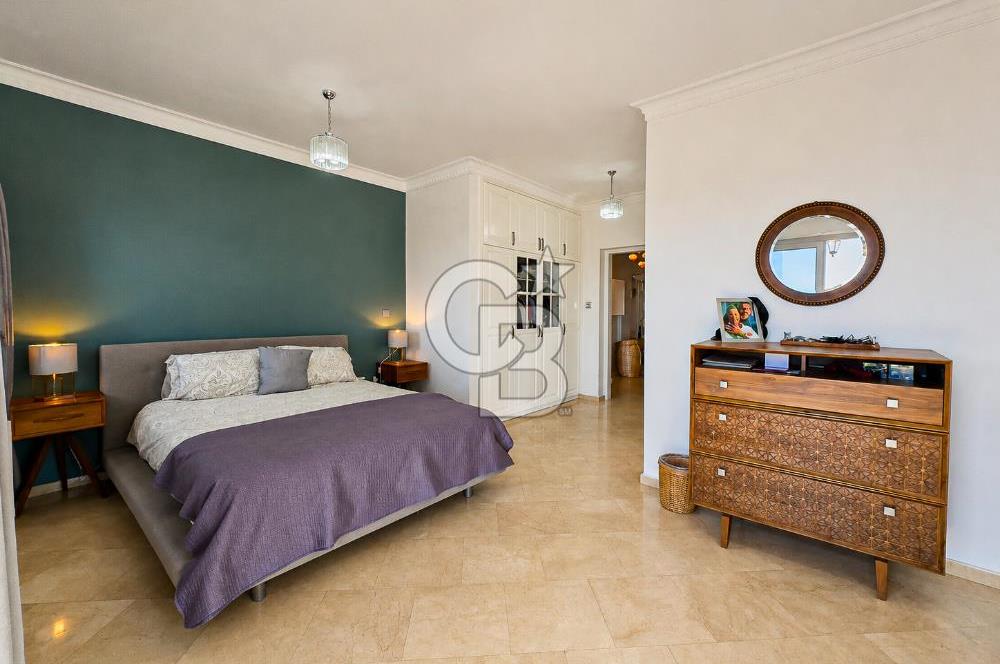 Kıbrıs Girne Karşıyaka'da Deniz Manzaralı Satılık Lüks Villa