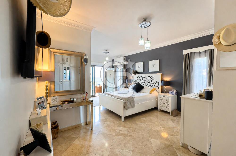 Kıbrıs Girne Karşıyaka'da Deniz Manzaralı Satılık Lüks Villa