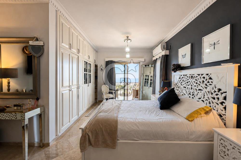 Kıbrıs Girne Karşıyaka'da Deniz Manzaralı Satılık Lüks Villa