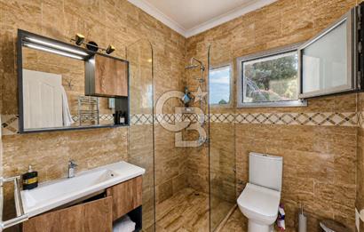 Kıbrıs Girne Karşıyaka'da Deniz Manzaralı Satılık Lüks Villa