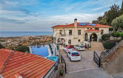 Kıbrıs Girne Karşıyaka'da Deniz Manzaralı Satılık Lüks Villa