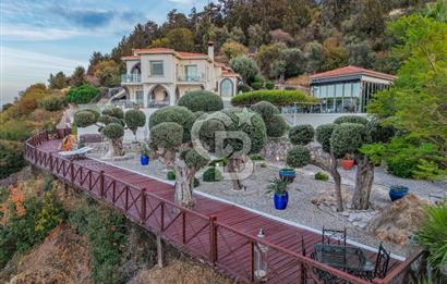 Kıbrıs Girne Karşıyaka'da Deniz Manzaralı Satılık Lüks Villa