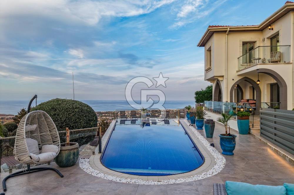Kıbrıs Girne Karşıyaka'da Deniz Manzaralı Satılık Lüks Villa