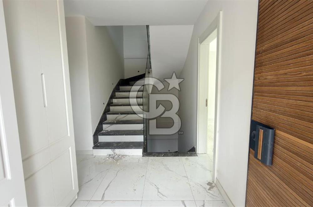 Emiralem Ramsa Port'ta Kiralık 6+1 Tripleks Müstakil Villa Özel Havuzlu  Geniş Bahçeli  Lüks Yaşam Site İçinde