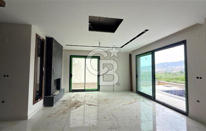 Emiralem Ramsa Port'ta Kiralık 6+1 Tripleks Müstakil Villa Özel Havuzlu  Geniş Bahçeli  Lüks Yaşam Site İçinde