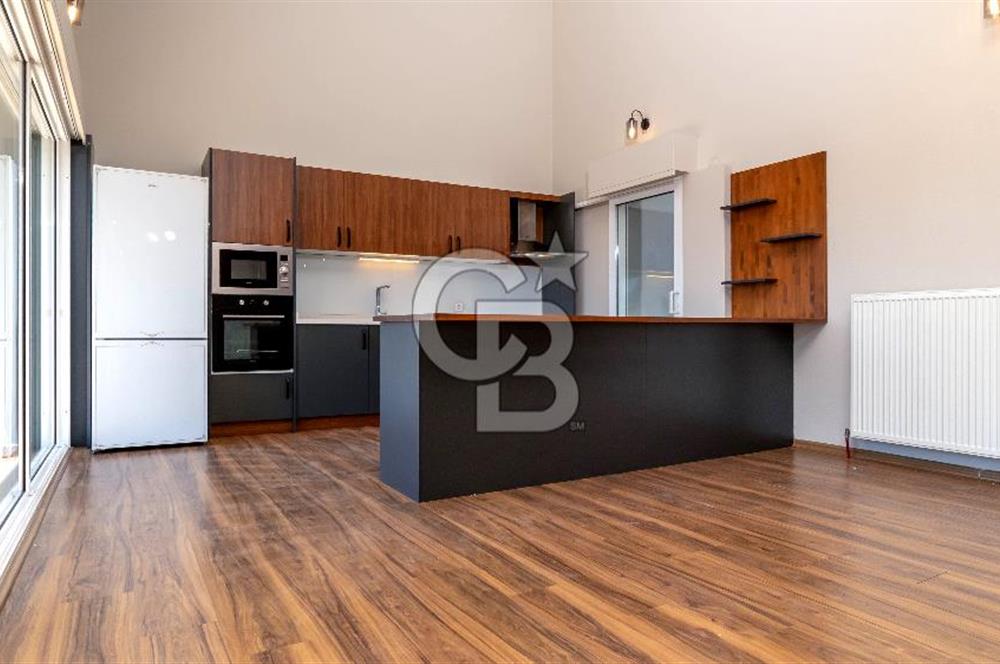 Sıraselviler Sitesi'nde Geniş Bahçeli Deniz Manzaralı 4+1 Villa