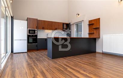 Sıraselviler Sitesi'nde Geniş Bahçeli Deniz Manzaralı 4+1 Villa