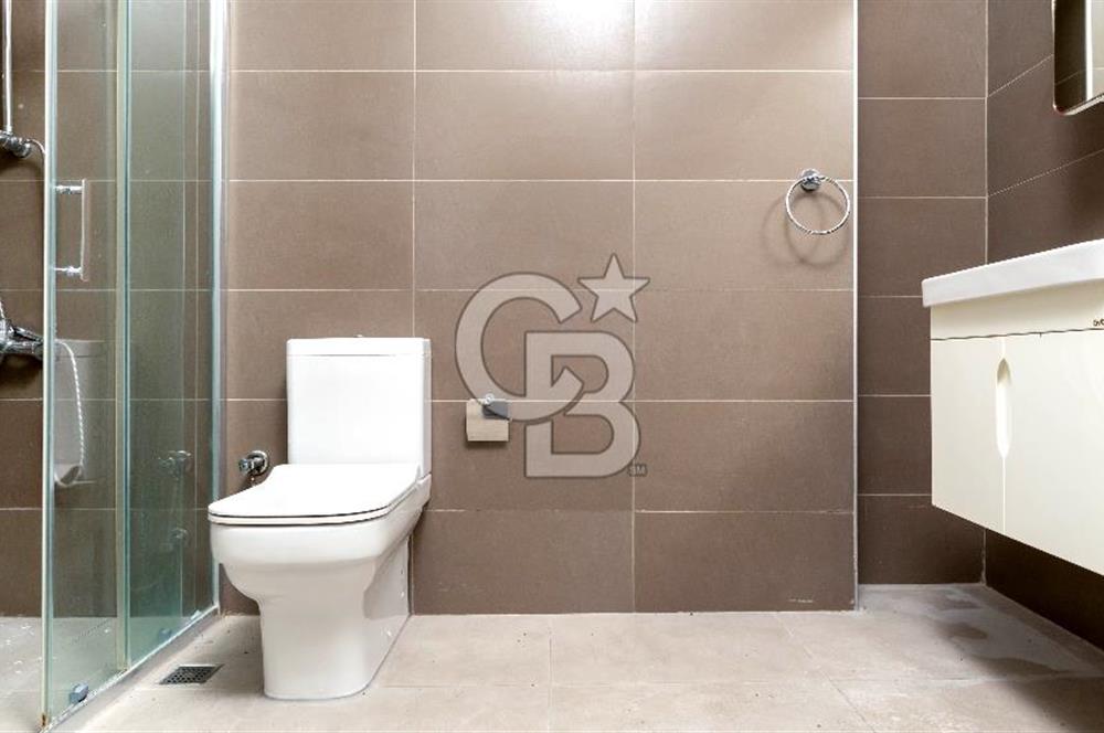 Sıraselviler Sitesi'nde Geniş Bahçeli Deniz Manzaralı 4+1 Villa