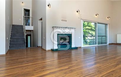 Sıraselviler Sitesi'nde Geniş Bahçeli Deniz Manzaralı 4+1 Villa