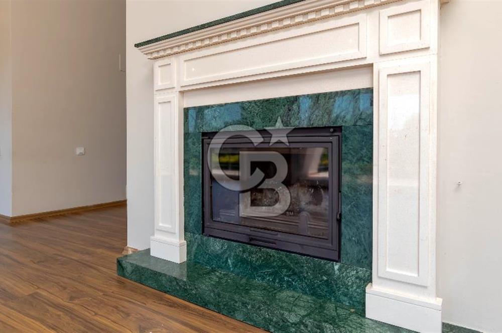 Sıraselviler Sitesi'nde Geniş Bahçeli Deniz Manzaralı 4+1 Villa