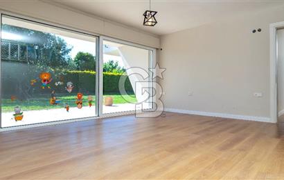 Sıraselviler Sitesi'nde Geniş Bahçeli Deniz Manzaralı 4+1 Villa