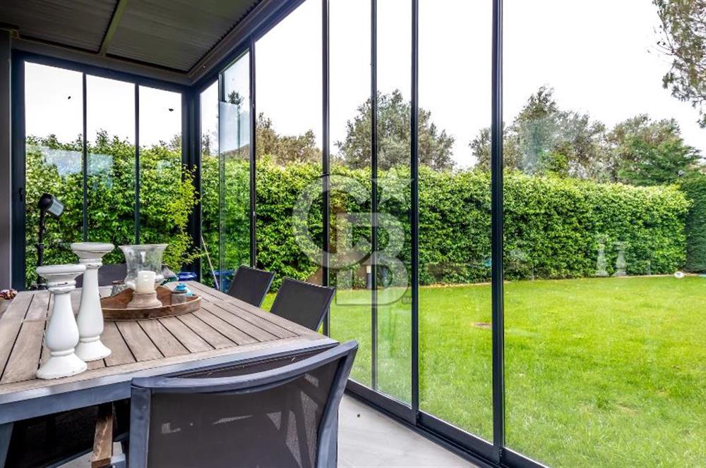 Güzelbahçe Yelki'de Site İçinde Havuzlu Lüks Villa Kiralık