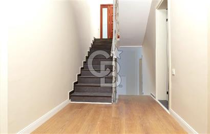 Sıraselviler Sitesi'nde Geniş Bahçeli Deniz Manzaralı 4+1 Villa