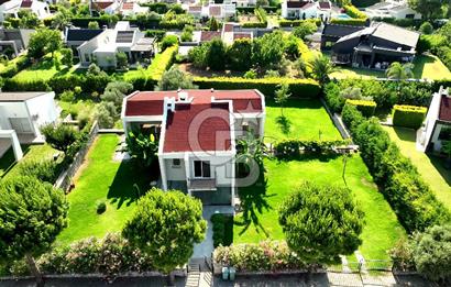 Sıraselviler Sitesi'nde Geniş Bahçeli Deniz Manzaralı 4+1 Villa
