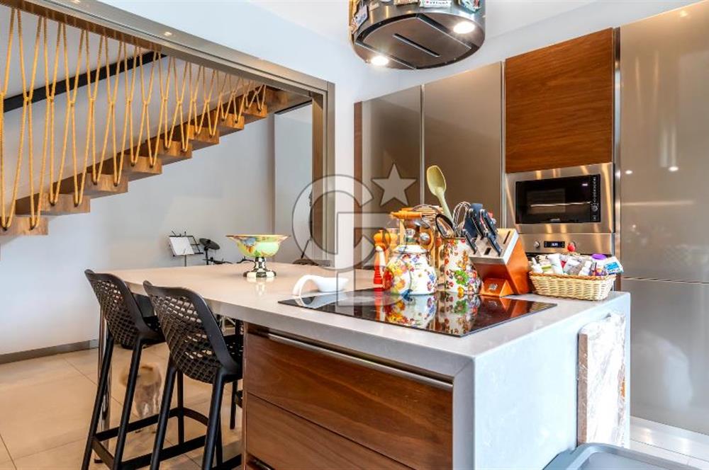 Güzelbahçe Yelki'de Site İçinde Havuzlu Lüks Villa Kiralık