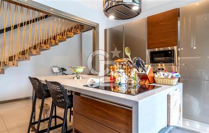 Güzelbahçe Yelki'de Site İçinde Havuzlu Lüks Villa Kiralık