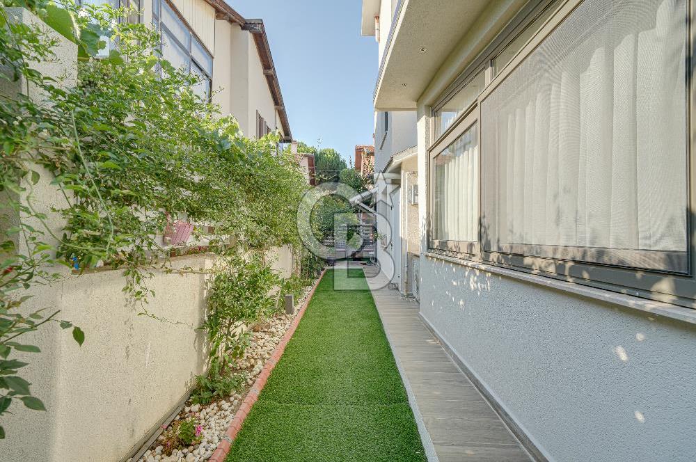 İzmir Urla Atatürk Mahallesinde Satılık 4+1 Bahçe Tripleks