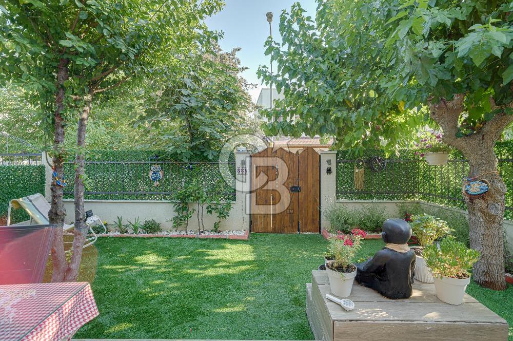 İzmir Urla Atatürk Mahallesinde Satılık 4+1 Bahçe Tripleks