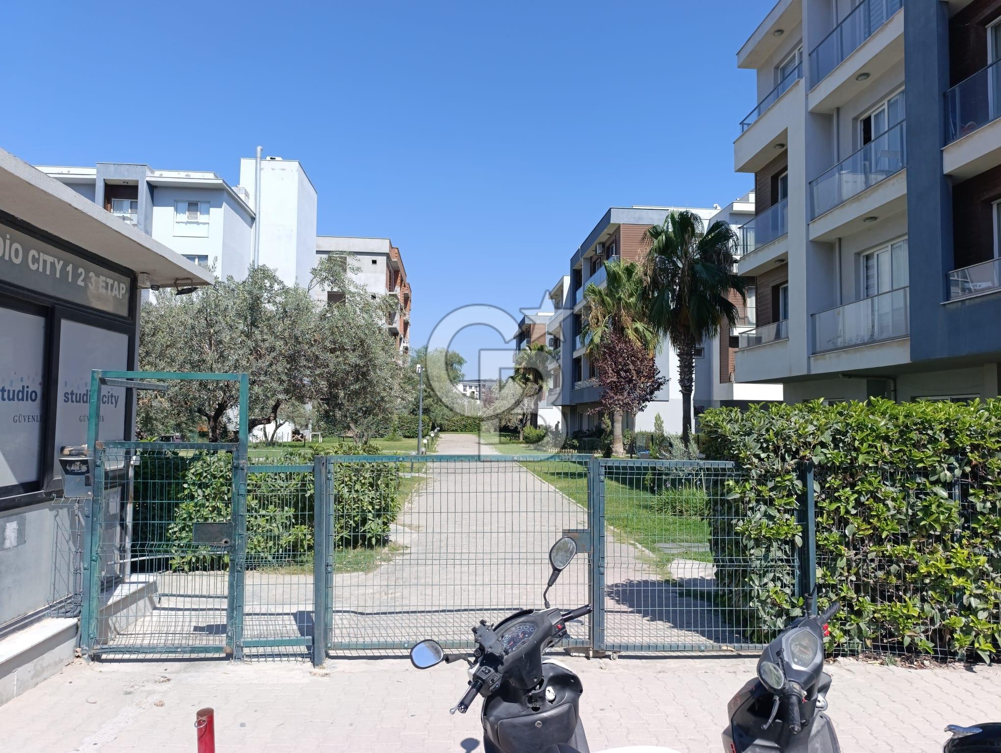 MENEMEN SEYREK'TE ÜNİVERSİTE YAKINI STÜDYO CİTY-3 EVLERİNDE 2. KAT FULL EŞYALI KİRALIK DAİRE 