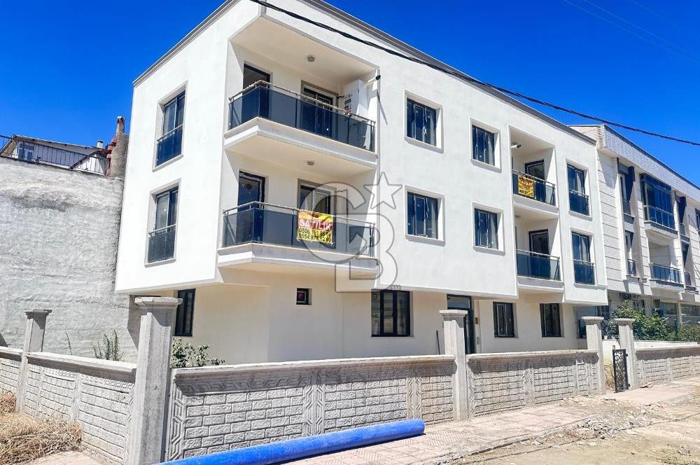 EVONADAN MURADİYEDE MENEMEN YOLUNA CEPHE KİRALIK 2+1 AÇIK MUTFAK