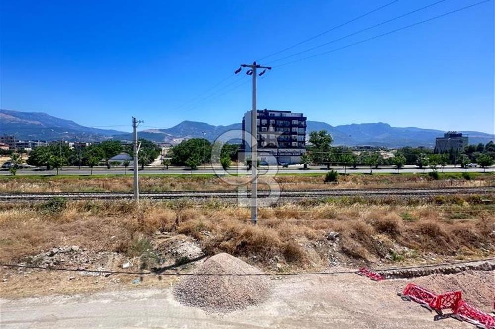 EVONADAN MURADİYEDE MENEMEN YOLUNA CEPHE KİRALIK 2+1 AÇIK MUTFAK