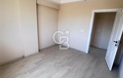 EVONADAN MURADİYEDE MENEMEN YOLUNA CEPHE KİRALIK 2+1 AÇIK MUTFAK