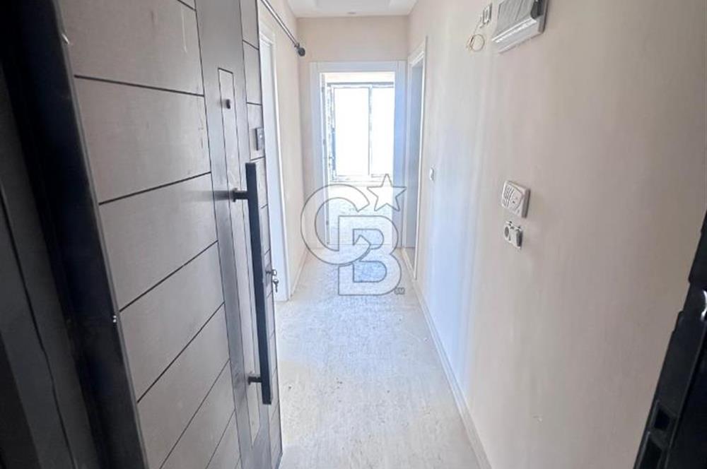 EVONADAN MURADİYEDE MENEMEN YOLUNA CEPHE KİRALIK 2+1 AÇIK MUTFAK