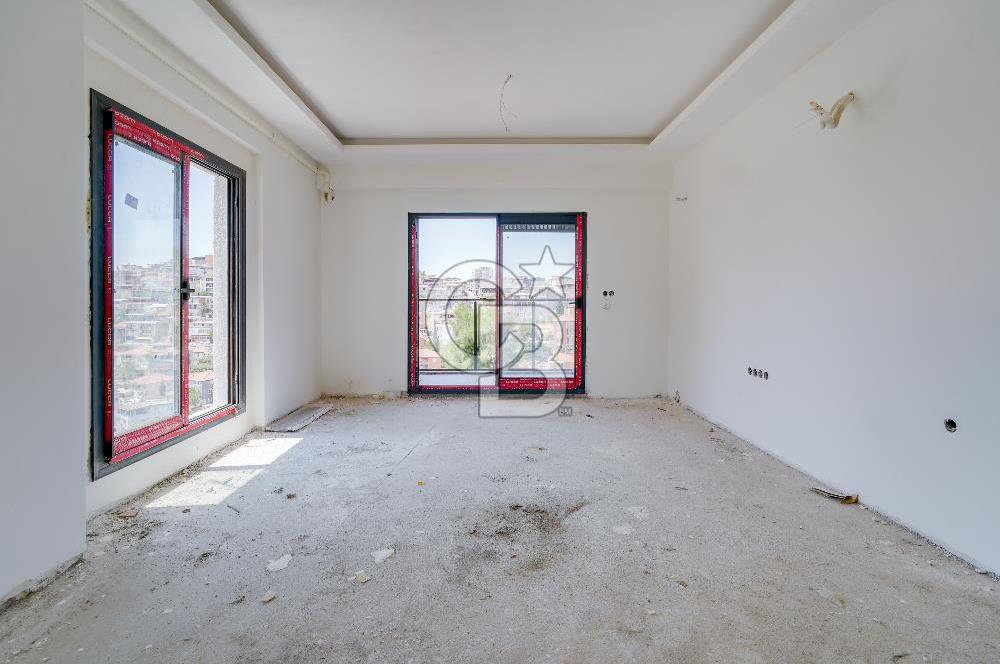 İzmir Çiğli Evka-2'de Deniz Manzaralı Satılık 1+1 Daire