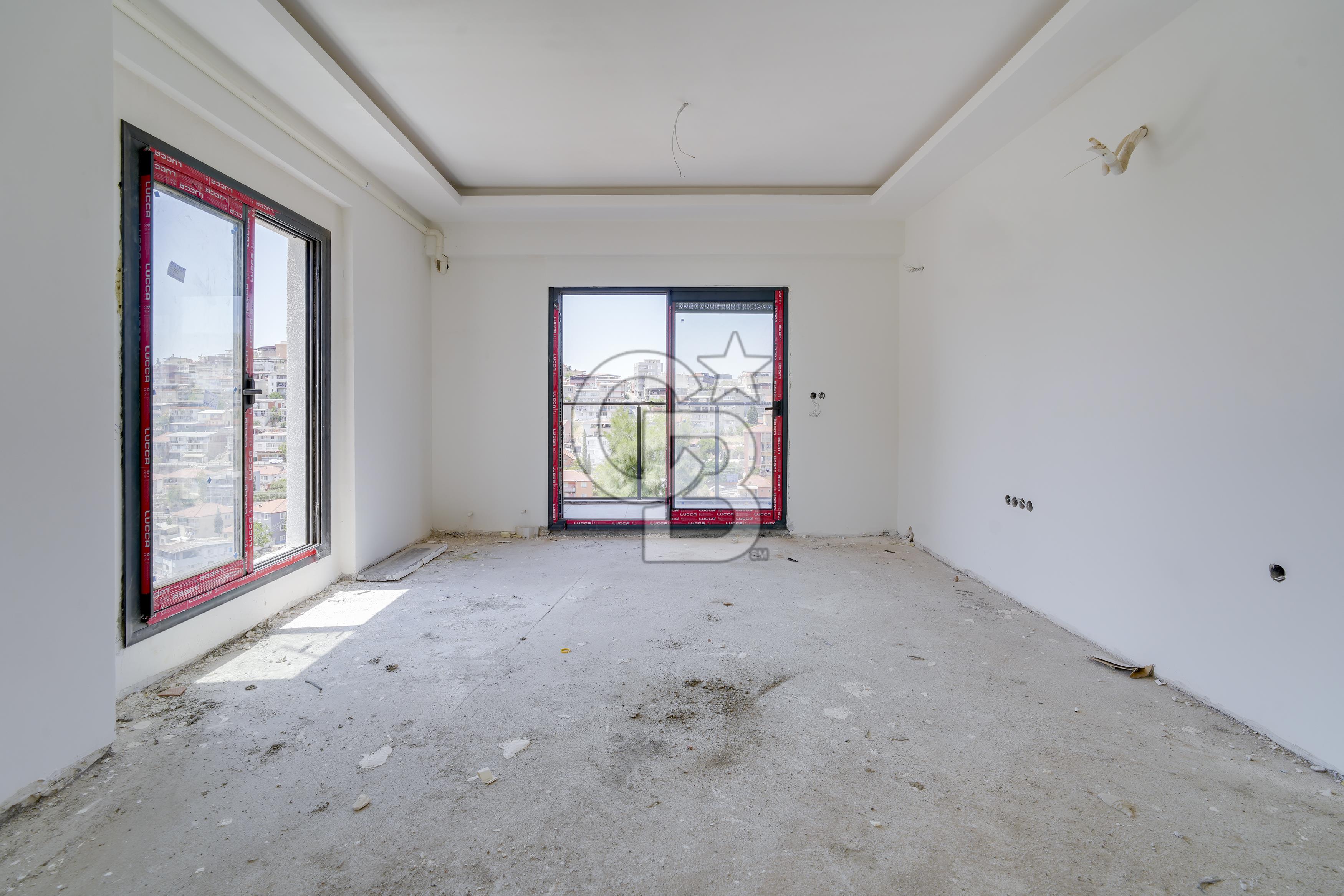 İzmir Çiğli Evka-2'de Deniz Manzaralı Satılık 1+1 Daire