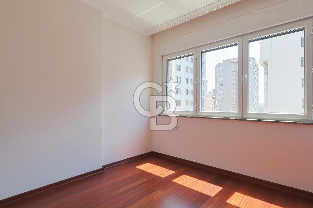SUADİYE HASAN BEDRETTİN SOKAK'TA PRESTİJLİ KONUMDA SATILIK 3+1 DAİRE