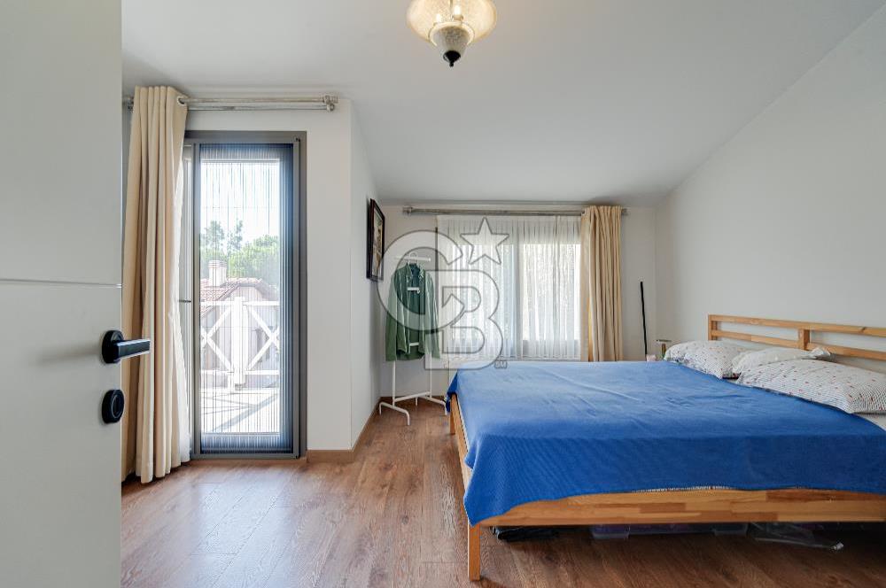 İzmir Urla Atatürk Mahallesinde Satılık 4+1 Bahçe Tripleks