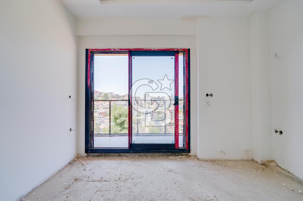 İzmir Çiğli Evka-2'de Deniz Manzaralı Satılık 1+1 Daire