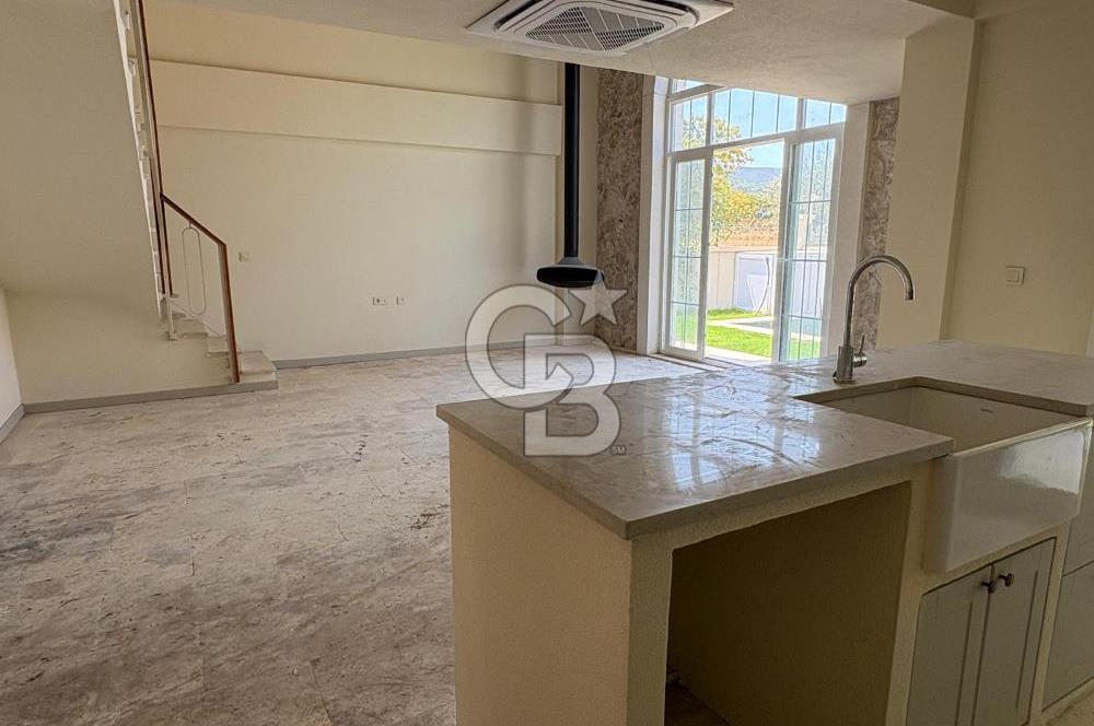 Foça Kozbeyli'de Satılık Villa