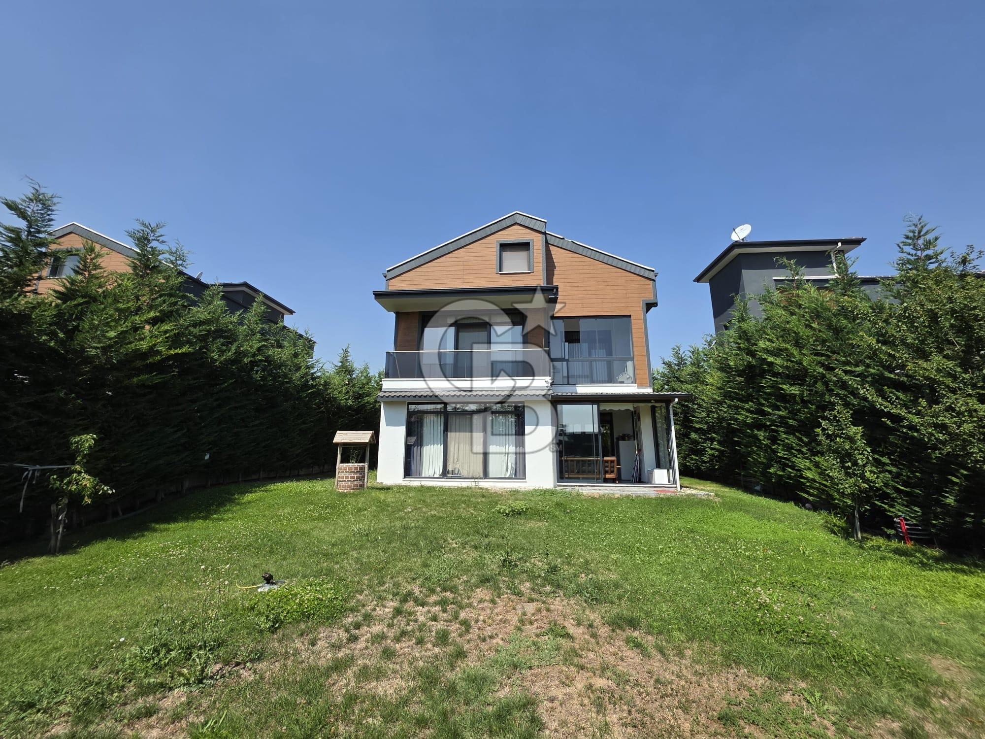 Başlıcanın En Prestijli Lokasyonunda Tam Bağımsız Lüks Villa