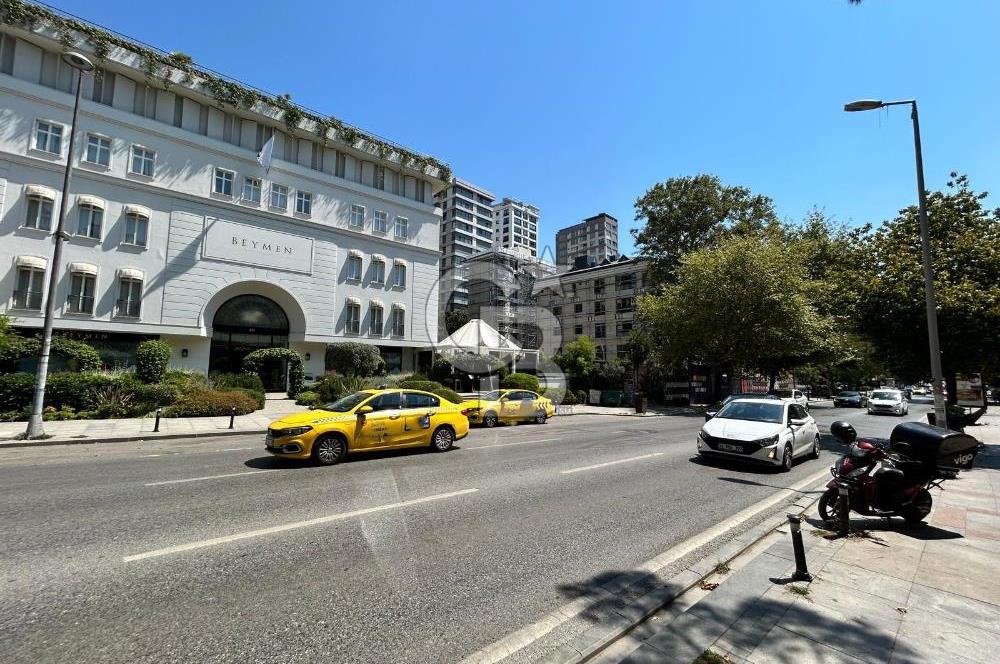 Bağdat caddesi üzerinde 3+1 sıfır balkonlu iş yeri