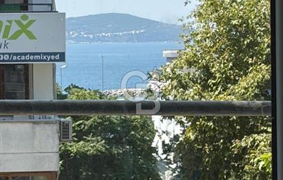 Bağdat caddesi üzerinde 3+1 sıfır balkonlu iş yeri