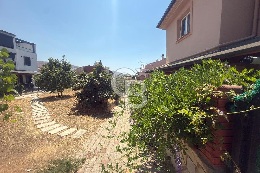 Guzelbahçe Kahramandere’de bahçeli teraslı şöminelı villa