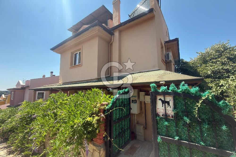 Guzelbahçe Kahramandere’de bahçeli teraslı şöminelı villa