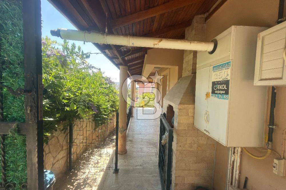 Guzelbahçe Kahramandere’de bahçeli teraslı şöminelı villa