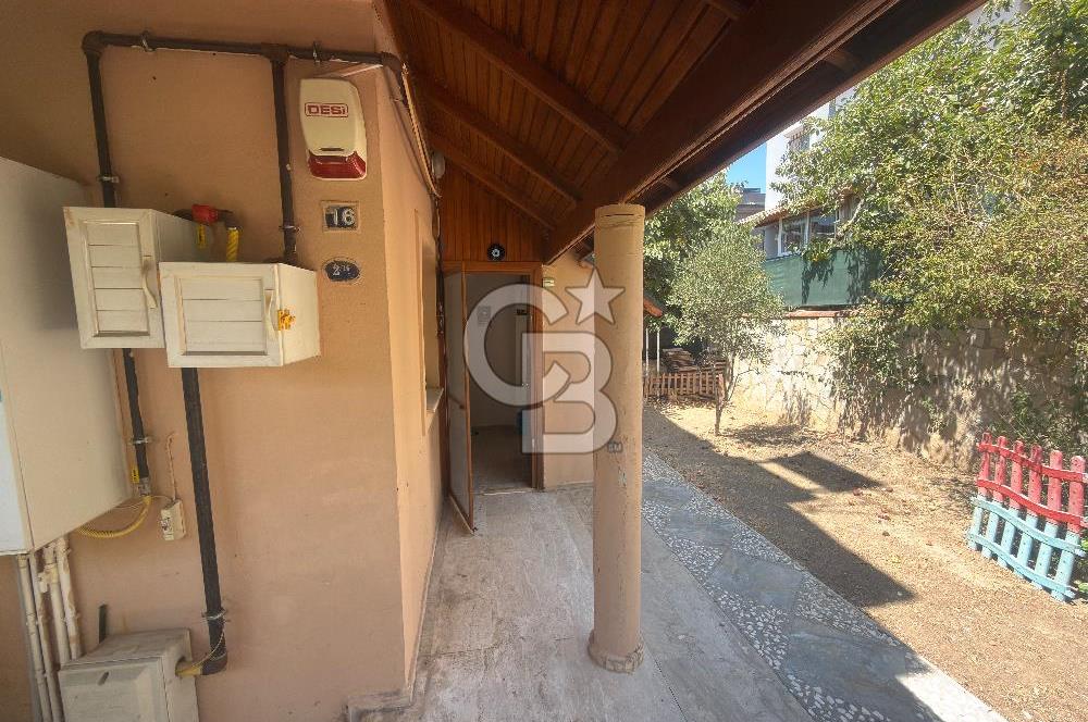 Guzelbahçe Kahramandere’de bahçeli teraslı şöminelı villa