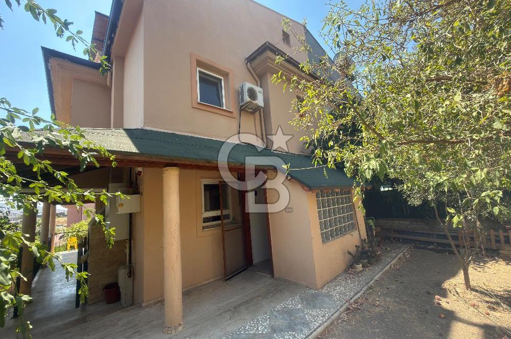 Guzelbahçe Kahramandere’de bahçeli teraslı şöminelı villa