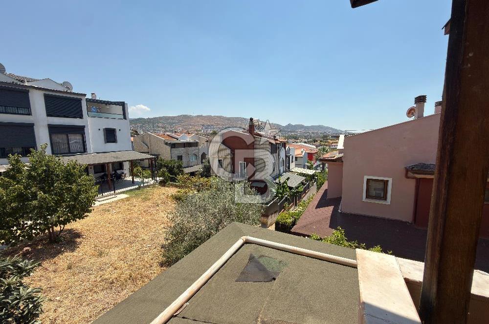 Guzelbahçe Kahramandere’de bahçeli teraslı şöminelı villa