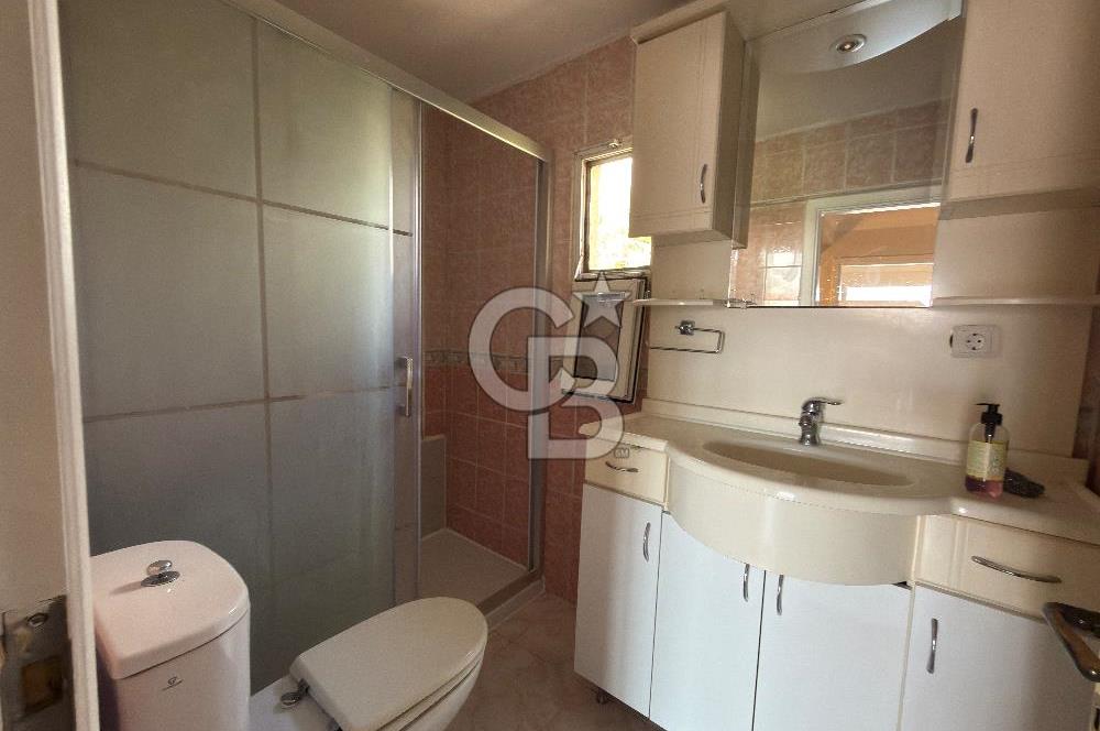 Guzelbahçe Kahramandere’de bahçeli teraslı şöminelı villa