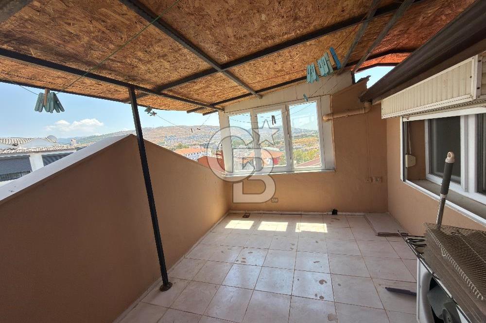 Guzelbahçe Kahramandere’de bahçeli teraslı şöminelı villa