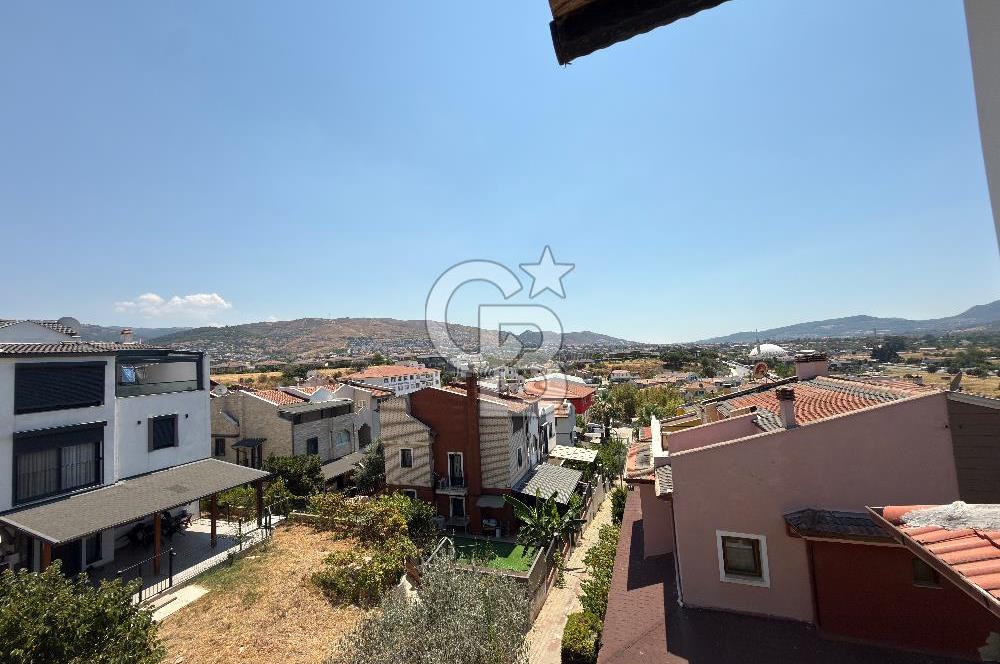 Guzelbahçe Kahramandere’de bahçeli teraslı şöminelı villa